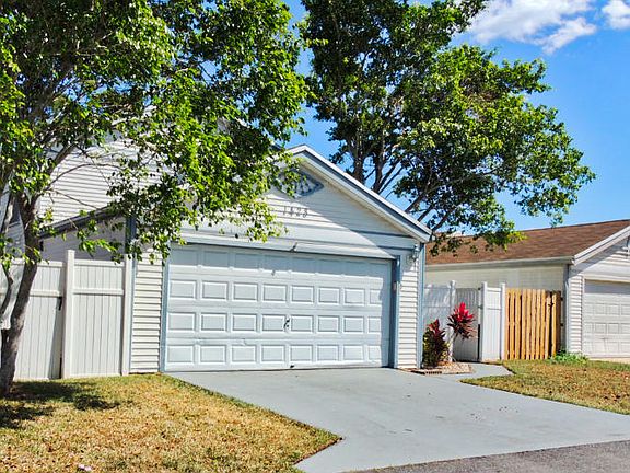 3rd image of 1428 Blue Clover Ln