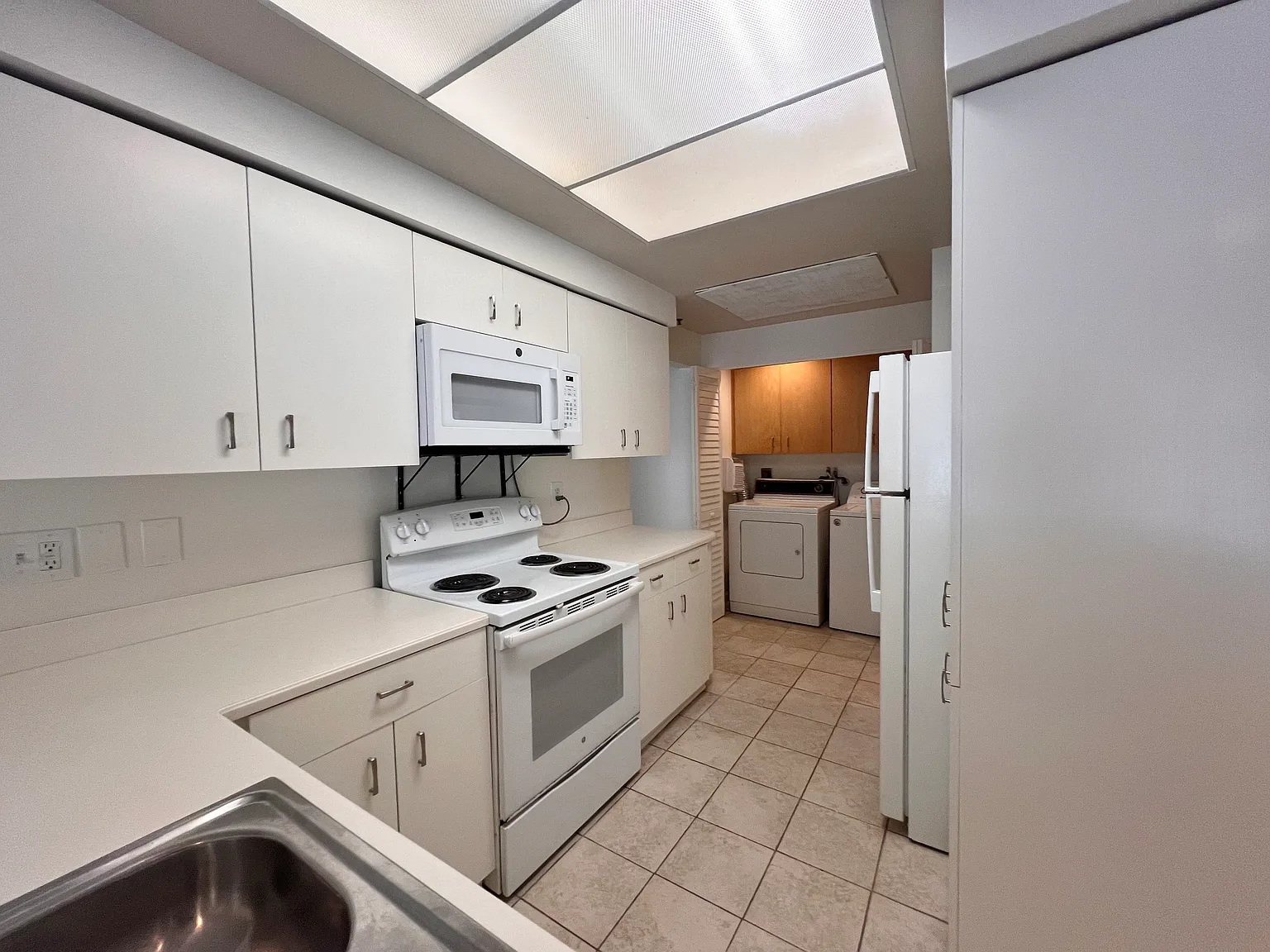2 bed, 1048 sqft, $3,295 — Photo 2