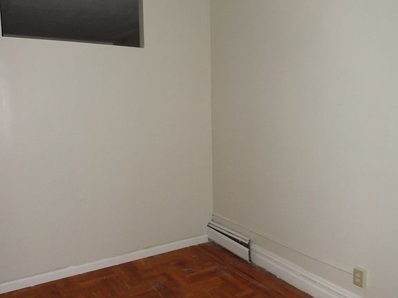 5th image of 236 Jewett Ave APT 14