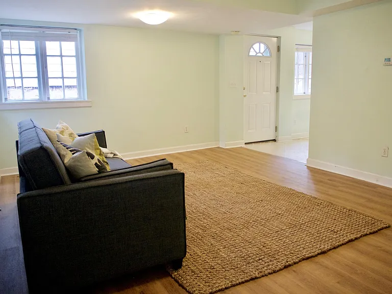 521 Boulevard Pl NE #L — Photo 2