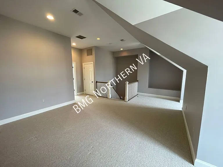 10679 Yorktown Ct — Photo 32