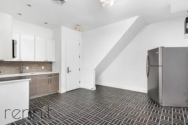 Rented by Rennit Inc. | media 3