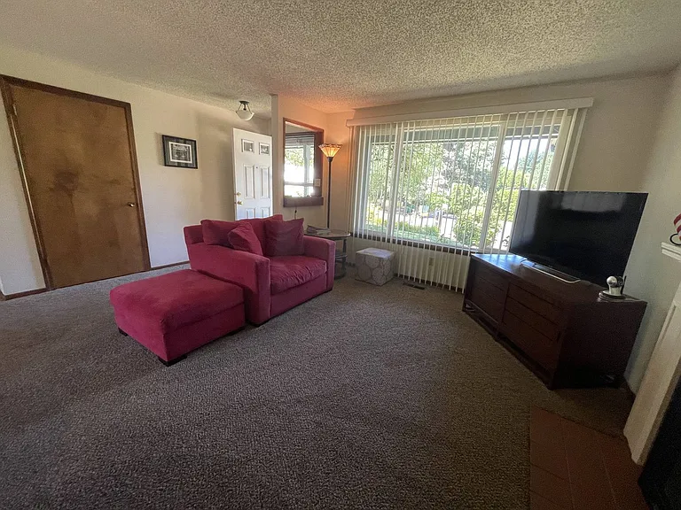 7250 SW Ashdale Dr — Photo 3