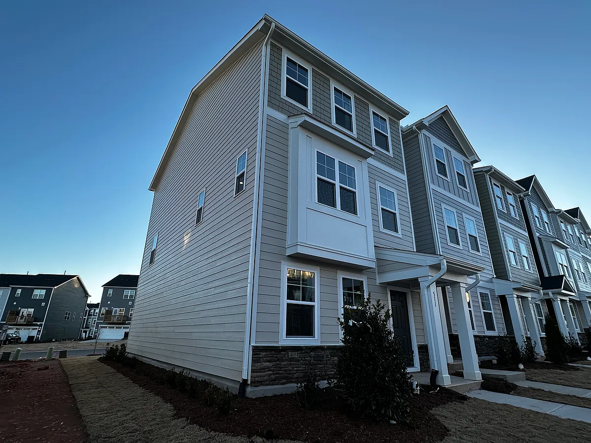 Building Photo - 511 Deercroft Dr