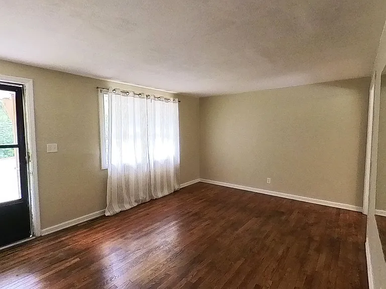 9217 Oak St — Photo 19