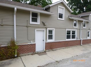 0S336 East St APT B, Winfield, IL 60190