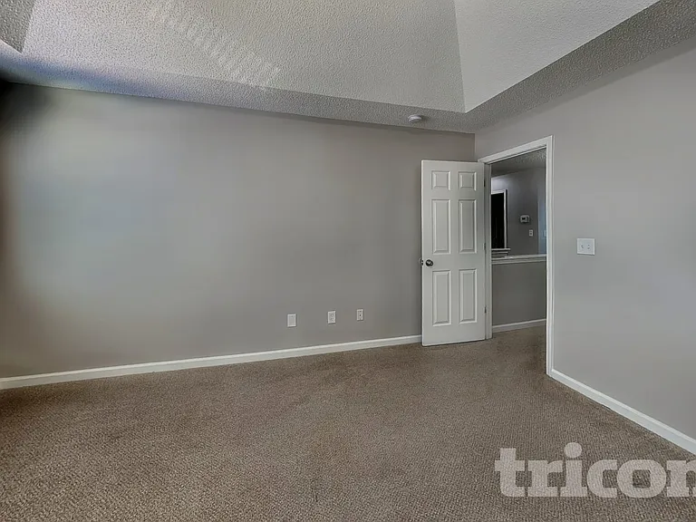 2208 Ballingarry Dr — Photo 8
