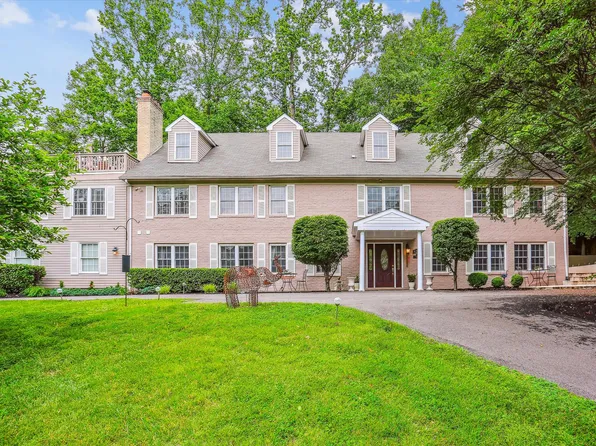 9201 Laurel Oak Dr, Bethesda, MD 20817