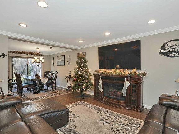 3rd image of 89 Hidden Ponds Cir