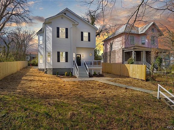 4th image of 2210 Monteiro Ave