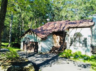 115 Willow Dr, Hawley, PA