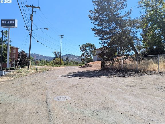 5th image of 742 W Corey Ct