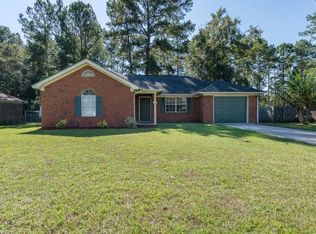 825 E Oxford Ln, Hinesville, GA 31313