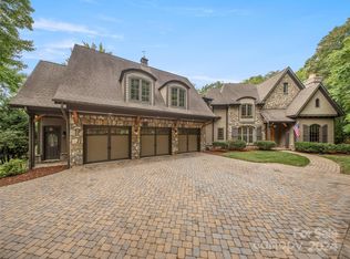 820 Blackthorne Ln, Arden, NC 28704