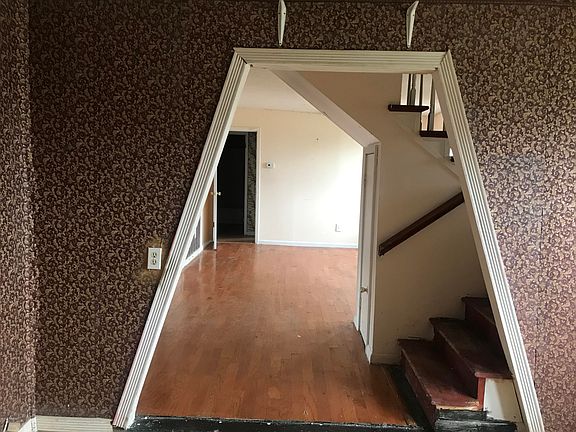 2nd image of 108 Marina Ave