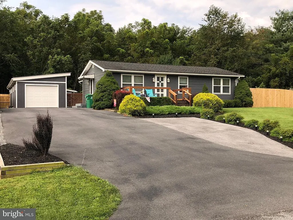 8660 Sheffield Manor Blvd photo 1