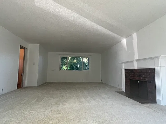 4 bed, 2.5 bath, 2210 sqft, $3,900 — Photo 4