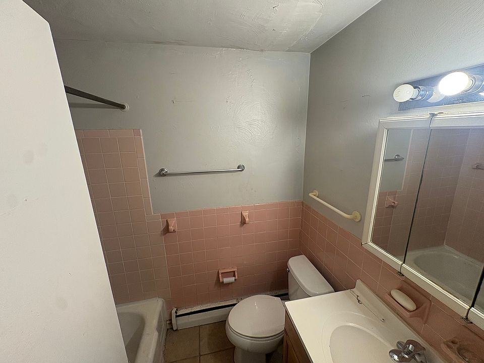 1st image of 1-19 Pennridge Ct #4