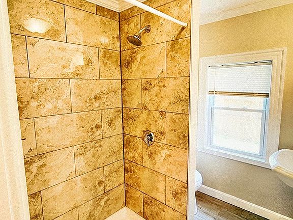 4th image of 49 Hillside Ave APT 1R