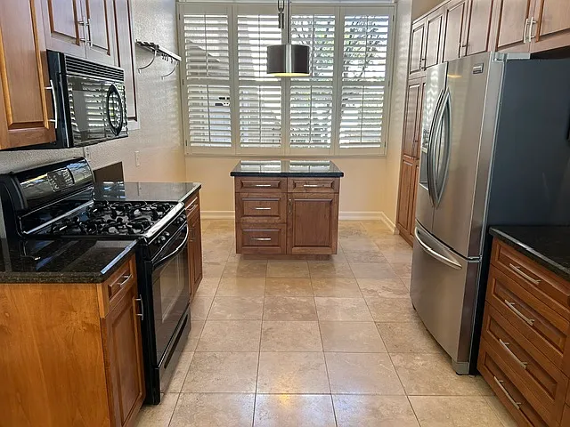 3 bed, 1579 sqft, $3,650 — Photo 4