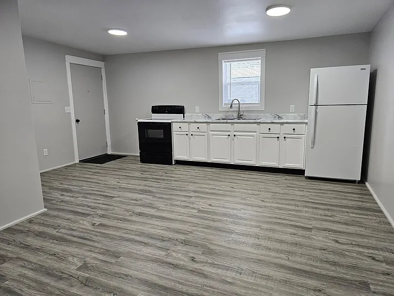 202 S Dryden St #B — Photo 2