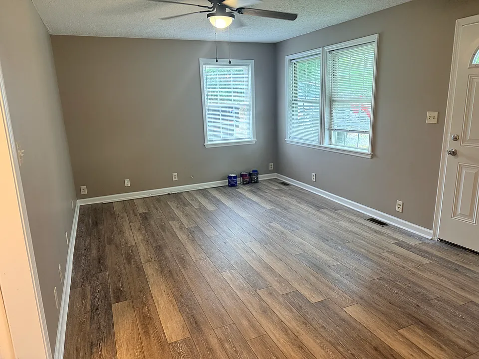 1499 Glyn Cir