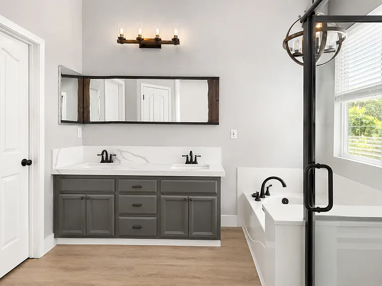 Master suite bathroom