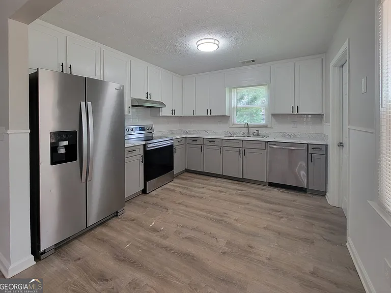 611 Leigh Ct — Photo 5