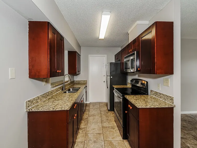 1548 W Powder Horn Rd — Photo 7