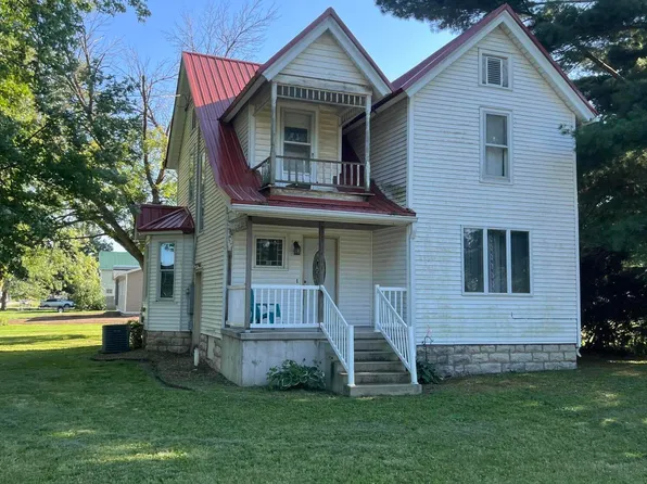 311 3rd St, Oakville, IA 52646