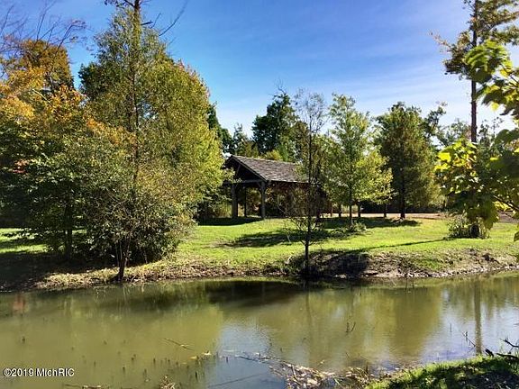 2nd image of 5 Hidden Pond Ln