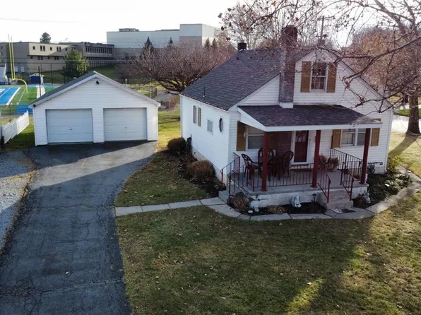 86 N Liberty St, Nazareth, PA 18064