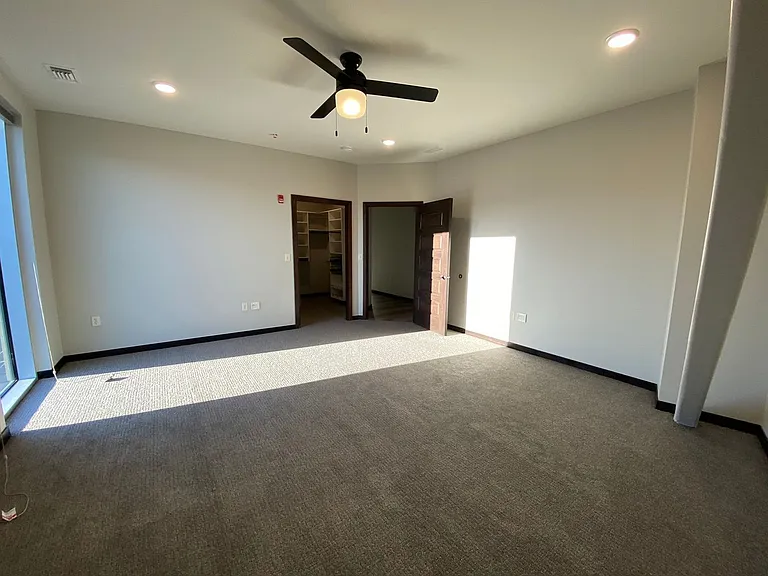 201 N Riverfront Dr — Photo 9