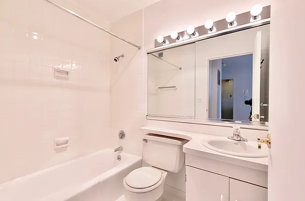 Rented by Manhattan Realty Group | media 6