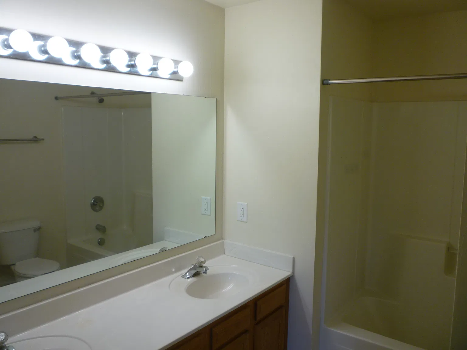 3 bed, 1800 sqft, $2,200 — Photo 3