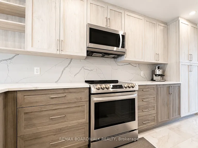4396 Whittaker Cres — Photo 11