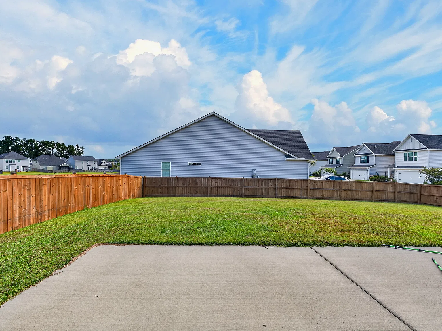 4 bed, 2.5 bath, 2331 sqft, $2,650 — Photo 4