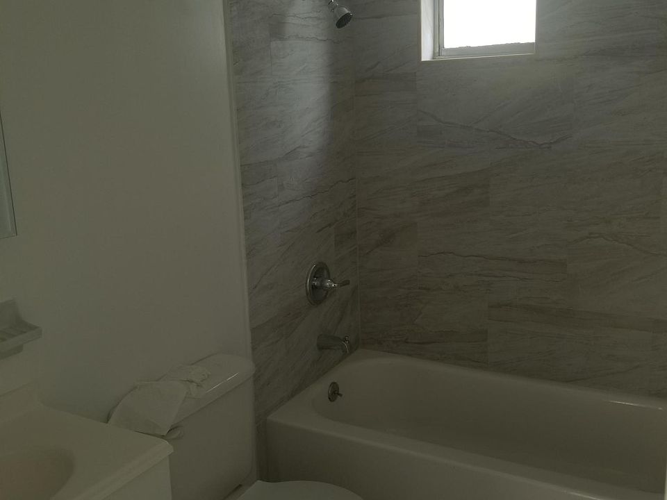 2nd image of 1035 SW 4th St #4