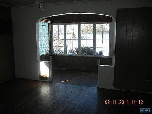 4th image of 132 Belmont Ave