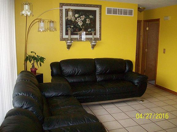 2nd image of 65689 Woodbury Dr
