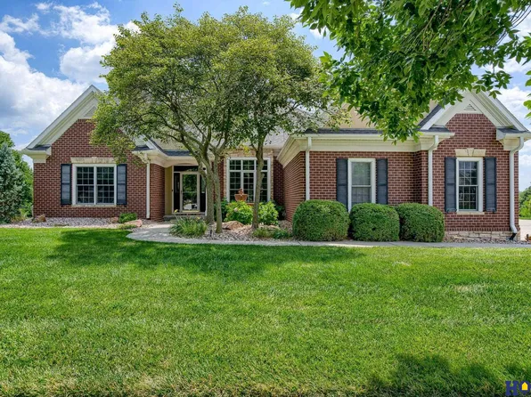 8433 Augusta Dr, Lincoln, NE 68526