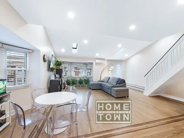 15 Cove Lane image 2 of 15