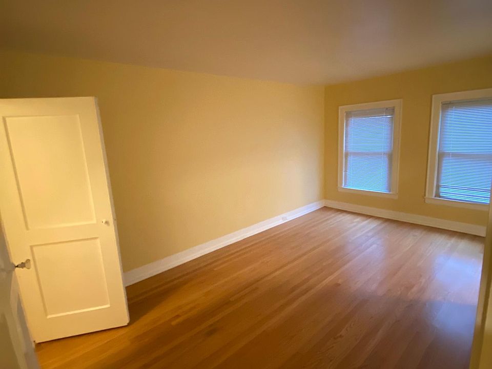 1st image of 4736 1/2 University Way NE APT B