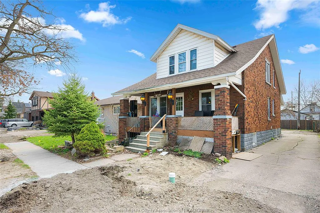 3 bed, $1,400 — Photo 2