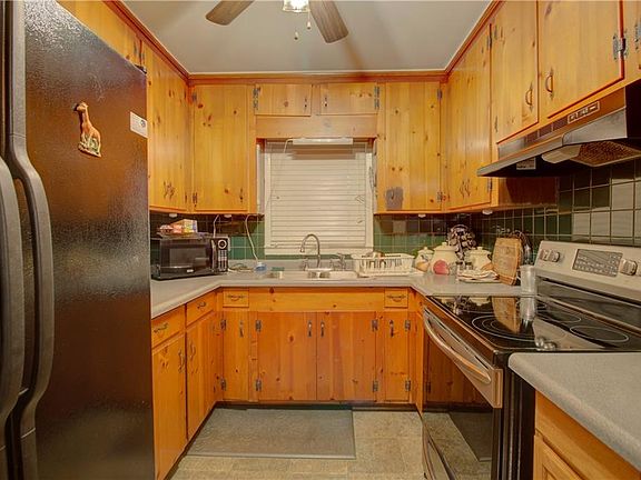 4th image of 281 Springdale Dr