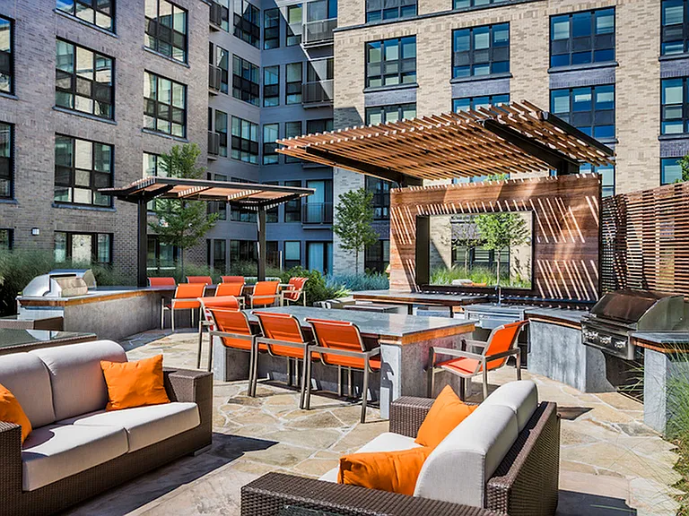 Outdoor Grills and Dining Lounge