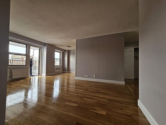 2nd image of 1240 Morrison Ave