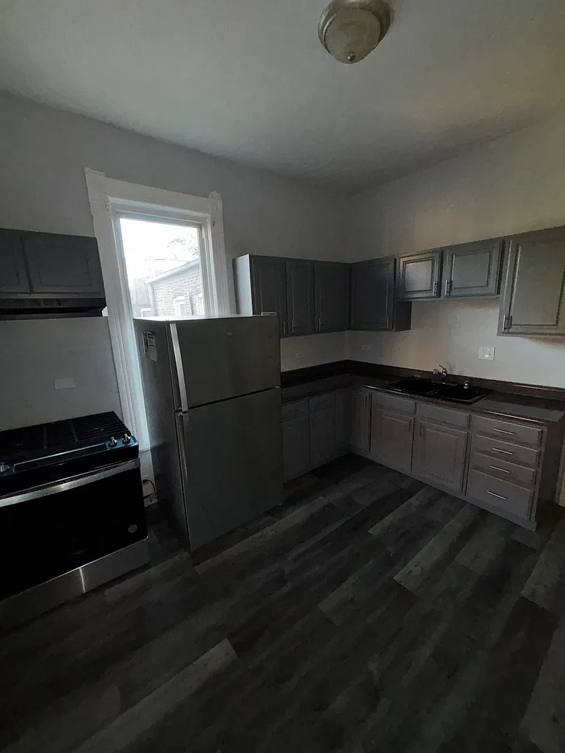 3 bed, 950 sqft, $1,900 — Photo 3