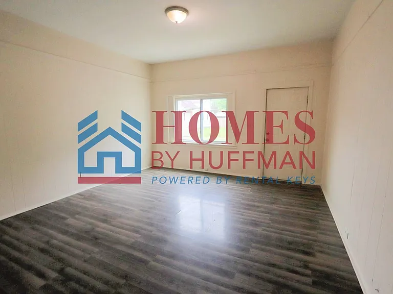 1013 N Garvin St — Photo 2