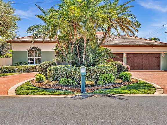2nd image of 3934 Sherwood Boulevard